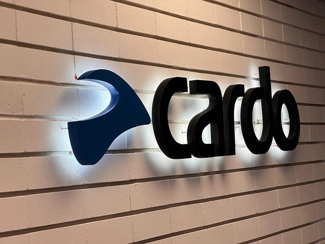אותיות עם תאורה אחורית — Cardo