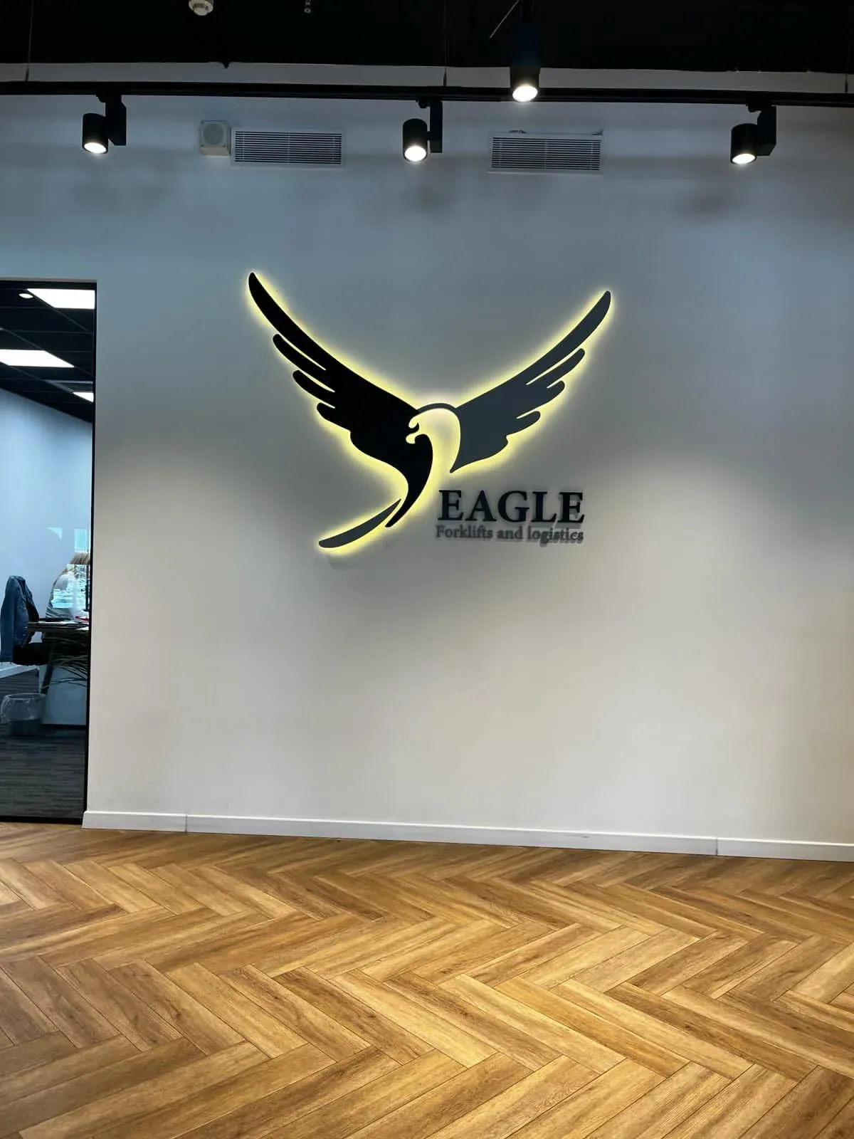 שלט תאורה אחורית — EAGLE