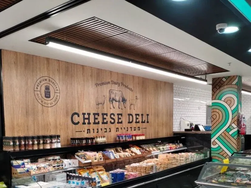 גרפיקת קיר למעדניית גבינות — Cheese Deli